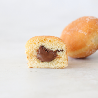 5 mini Chocolate-Hazelnut donuts