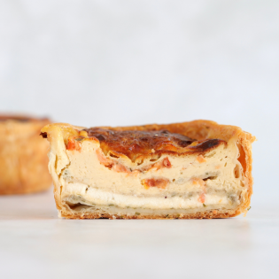 Individual goat cheese and tomato quiche