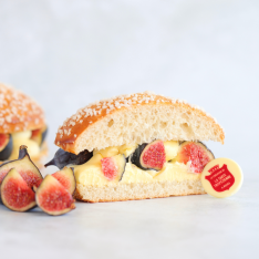 MINI La Tarte Tropézienne with strawberries