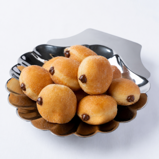 5 mini Chocolate-Hazelnut donuts