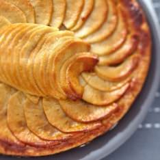 Apple puff pastry